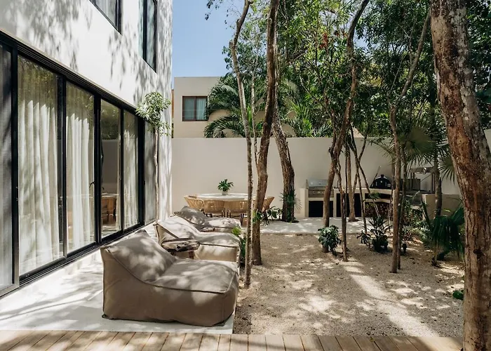 Aion Amazing 5 Bdr 3 Pools&roof