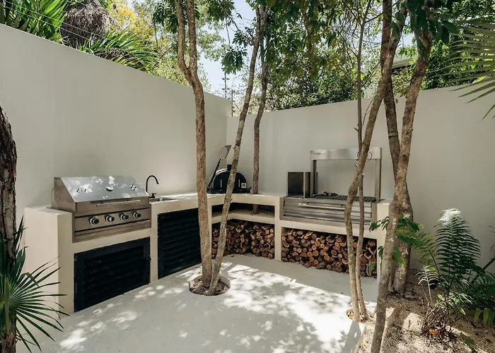 Aion Amazing 5 Bdr 3 Pools&roof