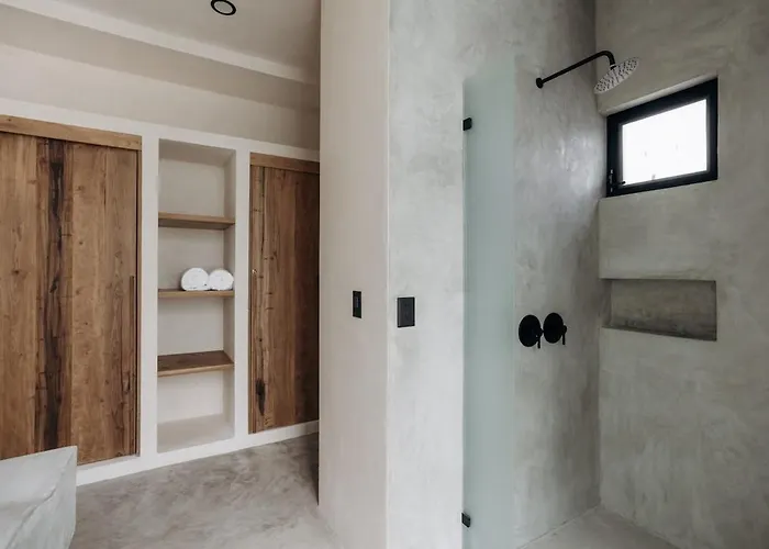 Aion Amazing 5 Bdr 3 Pools&roof Villa *